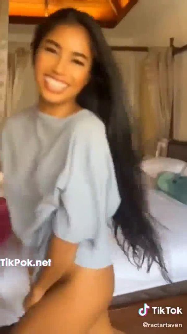 Sexy Light Skin Girls Take Turns Flashing Their Pussies On Tiktok - Fyptt